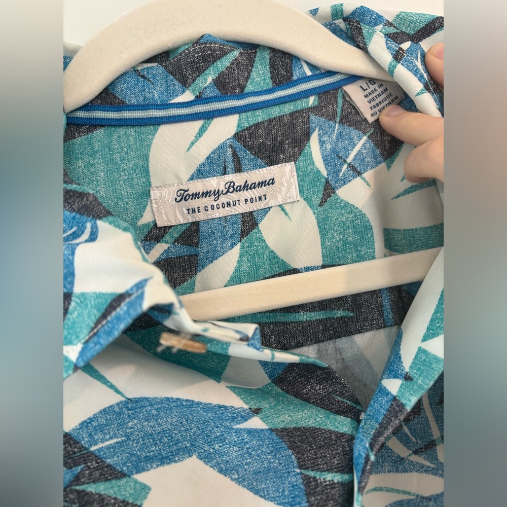 Tommy Bahamas Hawaiian shirt - Picture 3 of 5